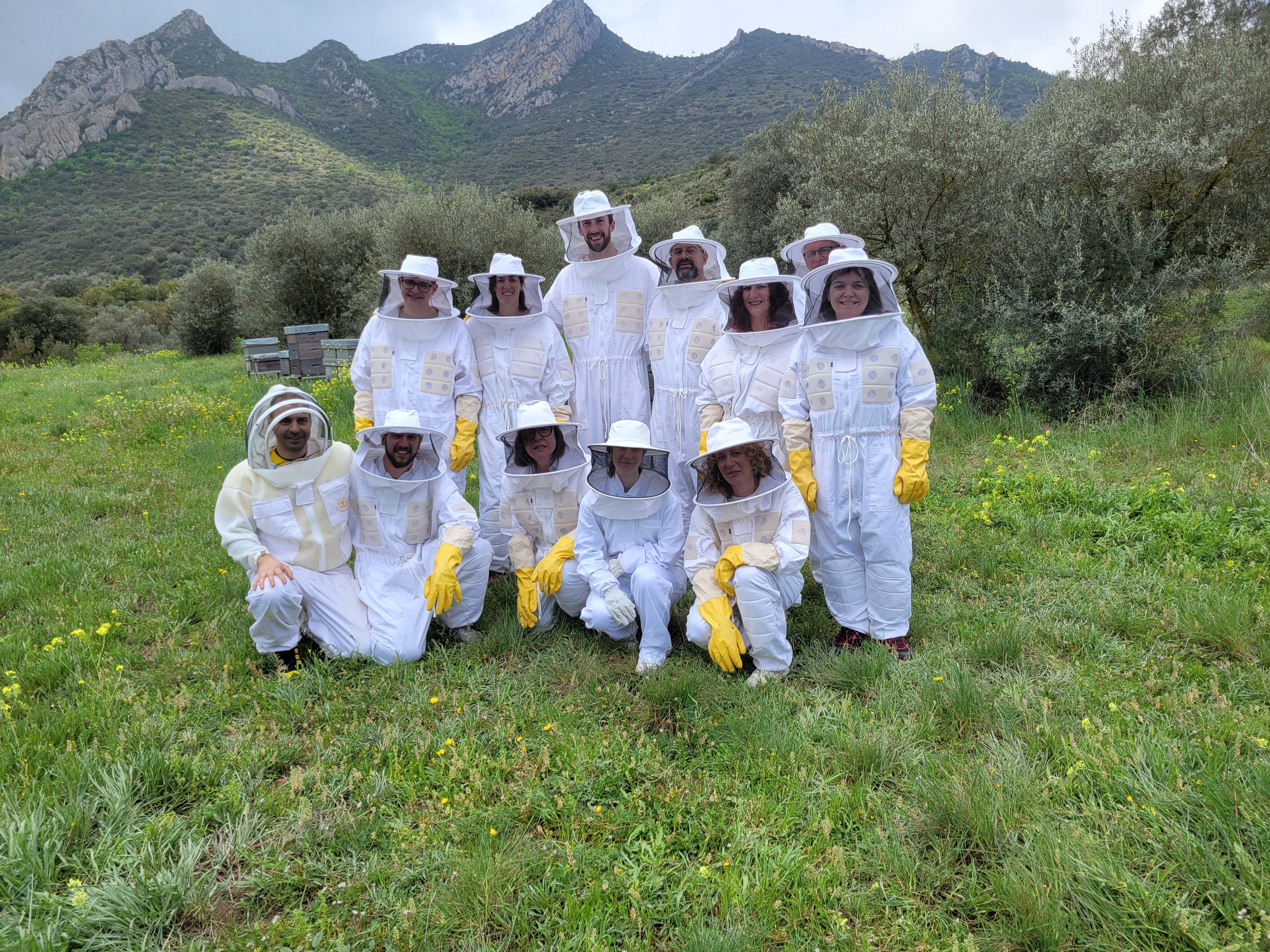 Apivisita guiada i segura al rusc de NaturApícola a Camarasa